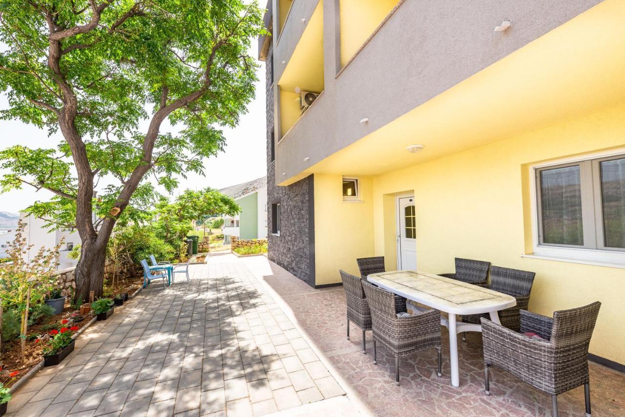 Apartments Lili Pag Town Extérieur photo
